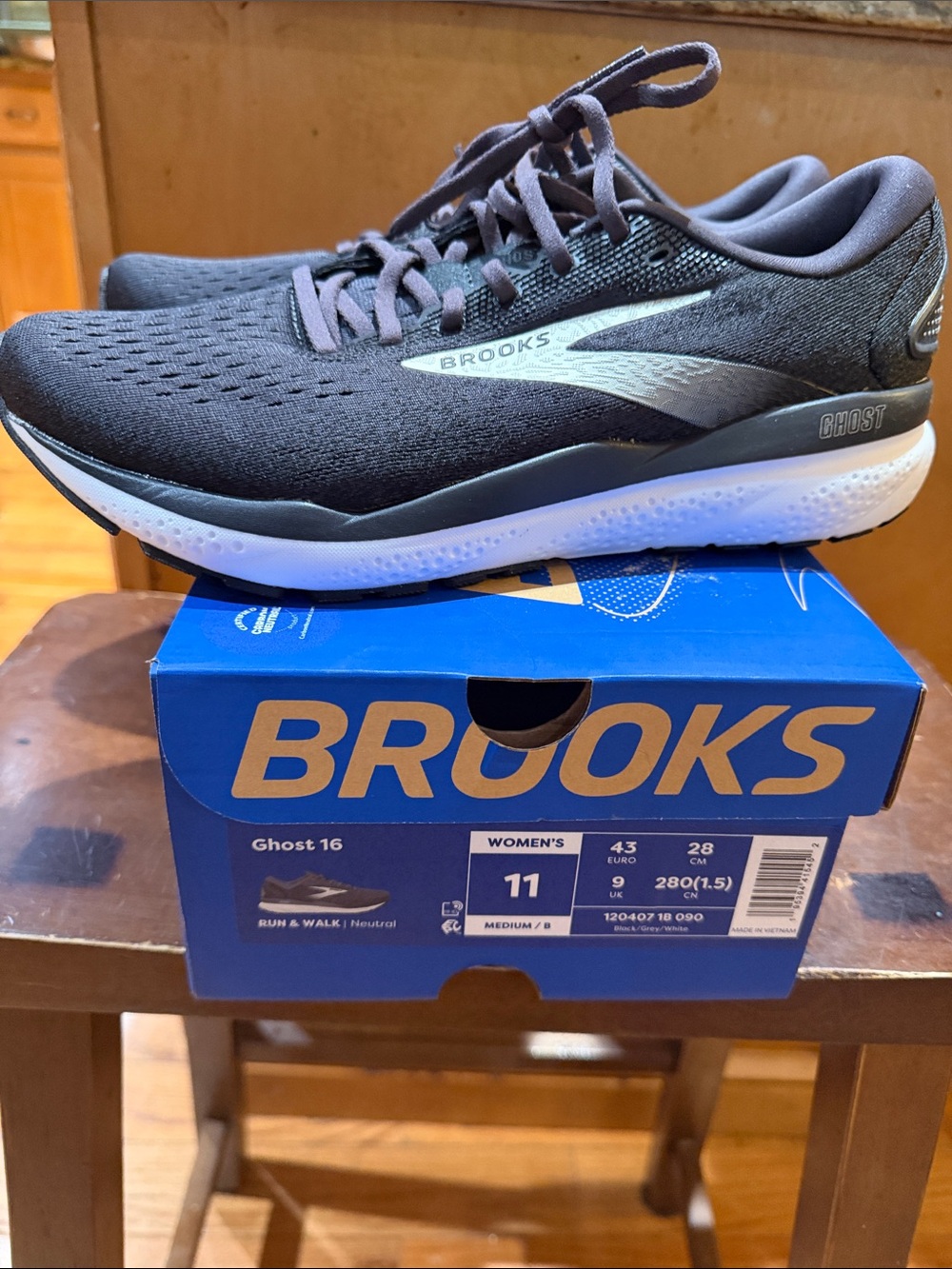 Brooks Ghost 16 Men's Running Shoes - Charcoal Gray with White Accent